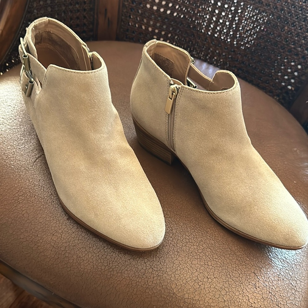 BRAND NEW CLARKS  women ankle boots